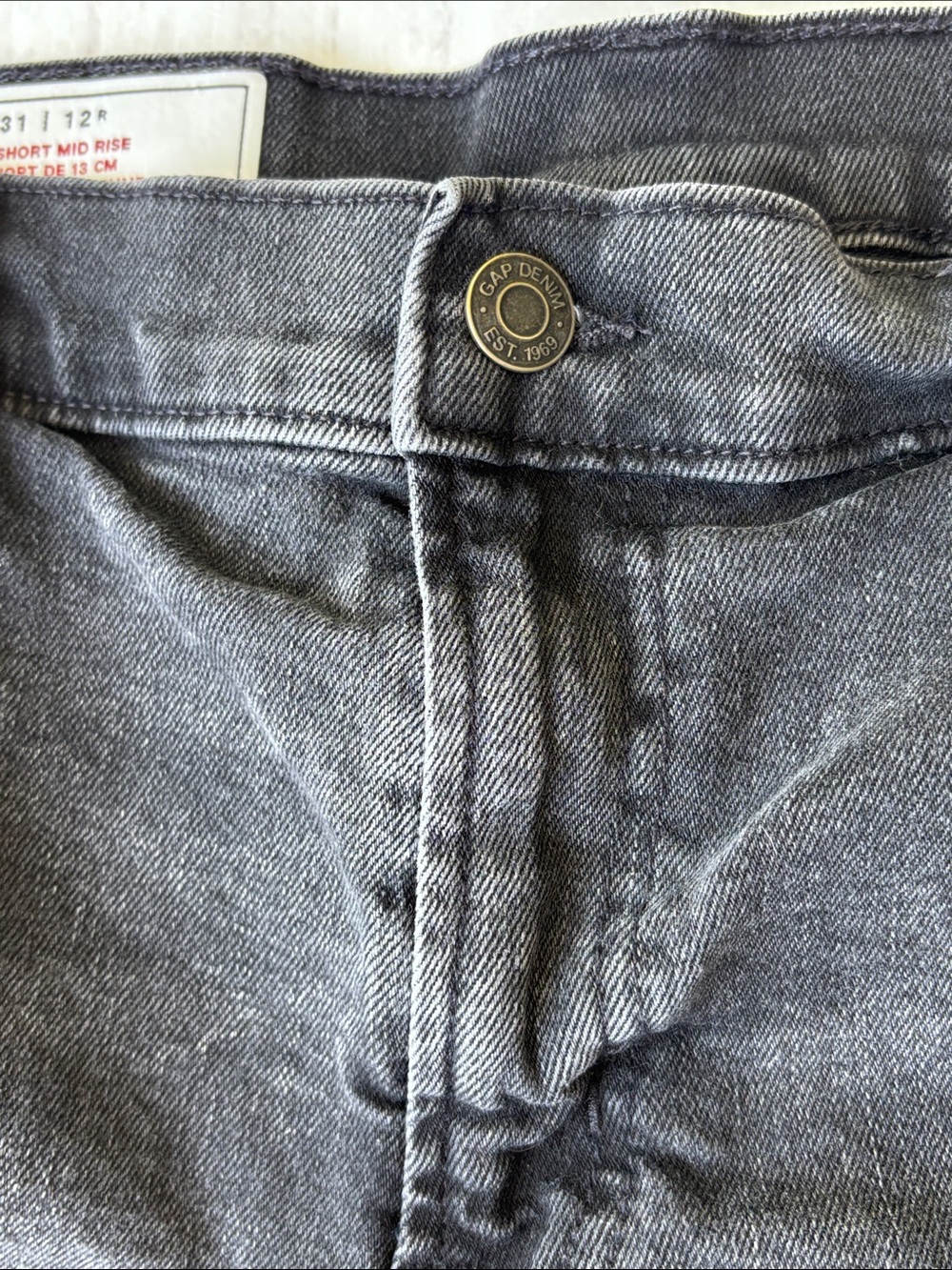 Women’s Black Gap Mid Rise Denim Jean Shorts Size 31 With 5” Inseam Exc Cond - Picture 11 of 17